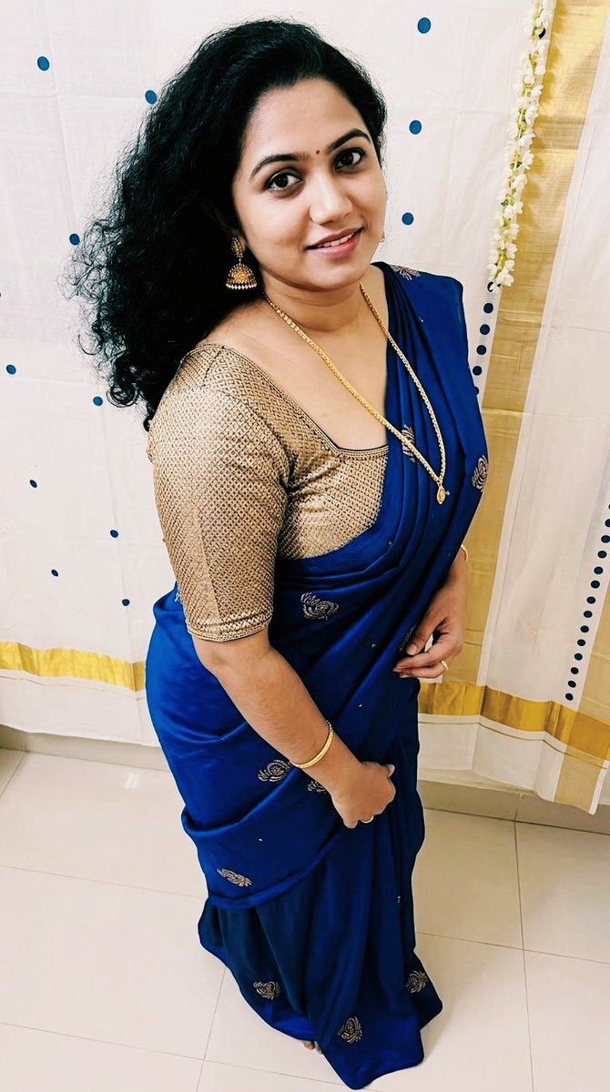 joziyarezi123's tweet photo. Life teaches us the value of a moment only after it has passed. What feels ordinary today may become a beautiful memory tomorrow.

Lovely Morning all 🥰

Model Part #ReMya #NaturalBeauty #AuthenticYou #EmbraceYourself #SareeLove #sareefashion #indianwear #ethnicwear #traditionallook #desifashion #natural daylight