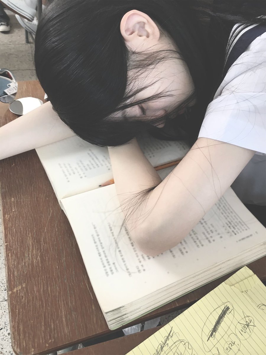 Minjux's tweet photo. standard highschool classmate activities fr (i am the distraction) https://t.co/qm2Tr4VFE7