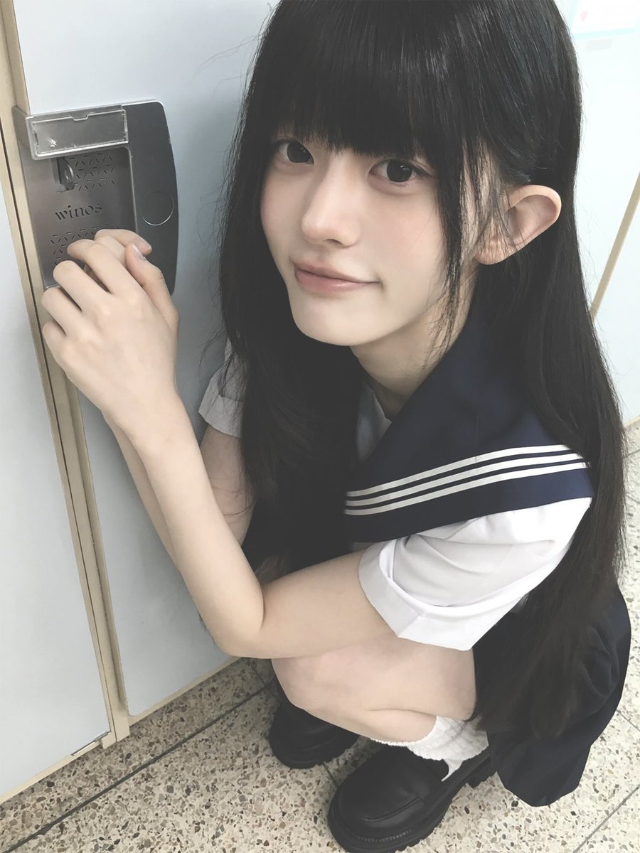Minjux's tweet photo. standard highschool classmate activities fr (i am the distraction) https://t.co/qm2Tr4VFE7
