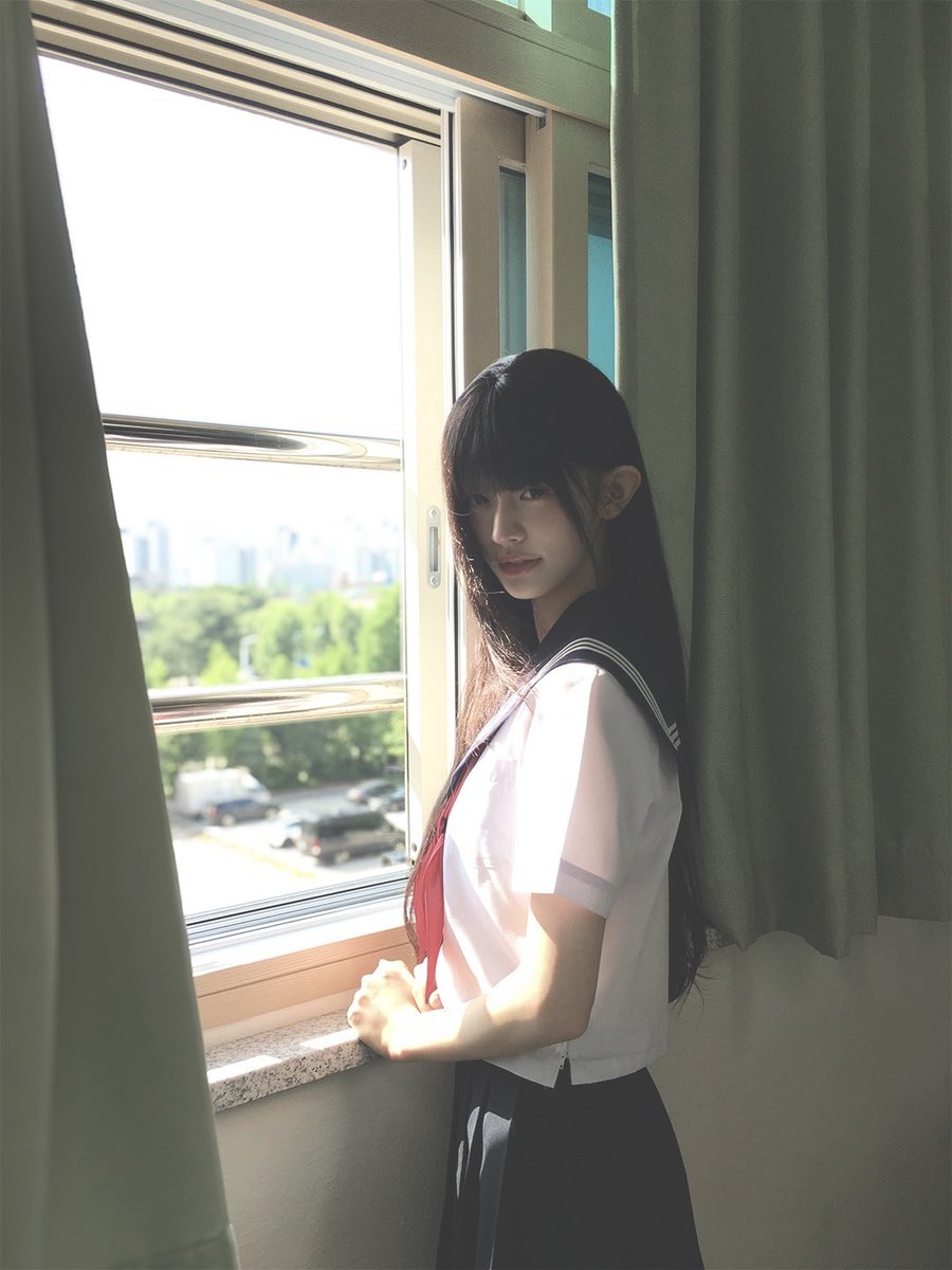 Minjux's tweet photo. standard highschool classmate activities fr (i am the distraction) https://t.co/qm2Tr4VFE7