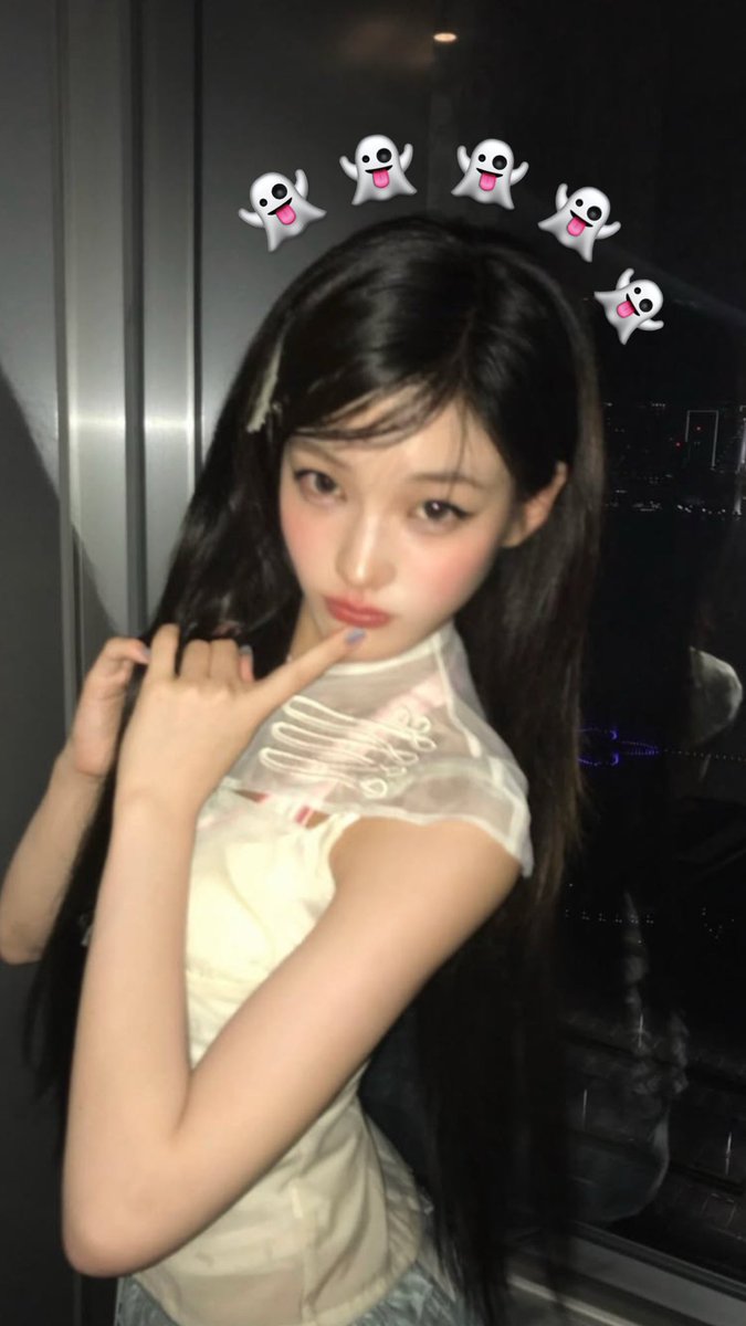 irohahahahaha_'s tweet photo. ꒰ঌ(⃔  ⌯' '⌯)⃕໒꒱　　　　   ψ(⃔ ･-･×)⃕↝
#ILLIT #アイリット #外薗彩羽 https://t.co/9Emkjf3a7t