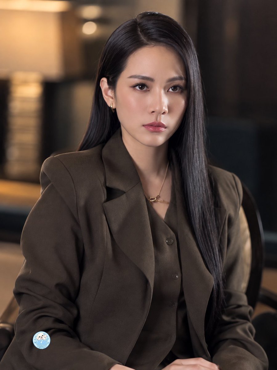 Forever1sonems's tweet photo. Both wearing the same color suit and BOTH are my faves 💖🔥
#bintsireethorn #puinoonbint
#thongsbaby #ไอ้ทองของแม่ครู
#KhomKhlangTheSeries
#girlsgeneration #limyoona #sone https://t.co/P2z11Omxt4 https://t.co/lBP8Kooklu