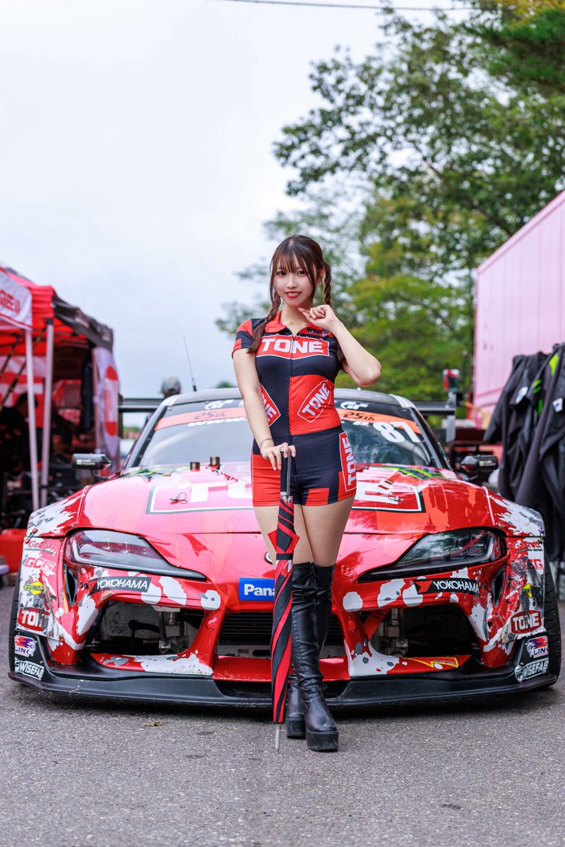 yd_bei08's tweet photo. D1GPエビス
応援ありがとうございました！

Rd.6では、
TONE株式会社がサポートしている
横井 昌志選手が昨日に引き続き追走優勝でした！🥇✨
二連覇おめでとうございます！

ベスト8ではTONEのサポートしている選手が5名も入り、白熱した追走が繰り広げられました！

#D1GP #TONE #D1 https://t.co/VHeB0E2qpo