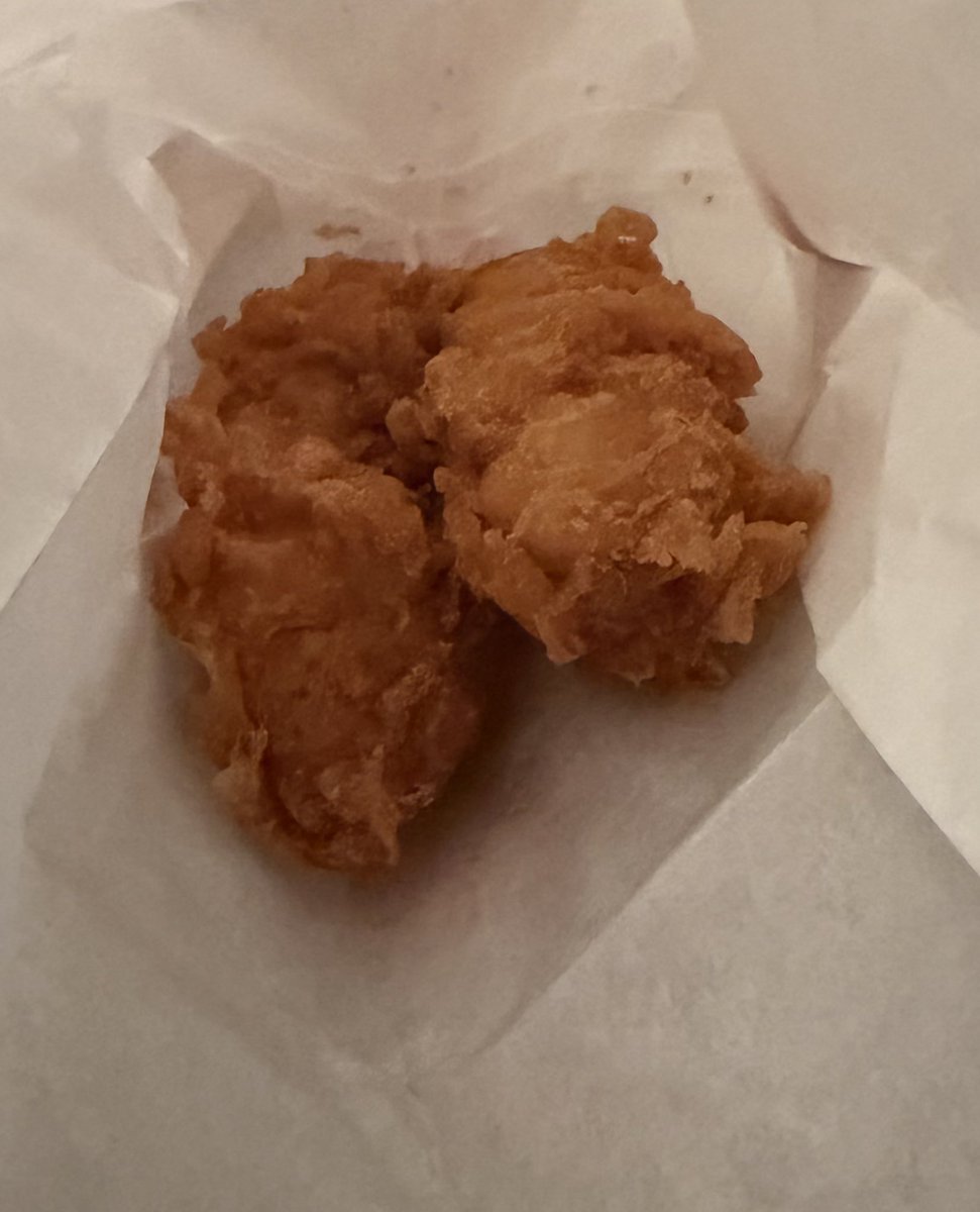 napo_03's tweet photo. ケンタッキーのクリスピーが今日から半額というのを教えて頂き買ってきた🐔ｳﾒｰｯ https://t.co/wLIYjpRrIX