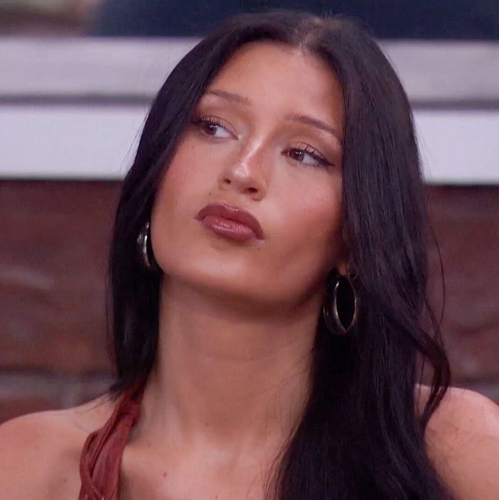 DrewsCluesBB28's tweet photo. 🚨 It took 14 votes to evict Ashley Trail. It only took 1 vote to evict Dee. 

Is this a sign that Ashley Trail was the biggest threat and best player on this season? 🤔 #bb28 https://t.co/PRMBYY7APm