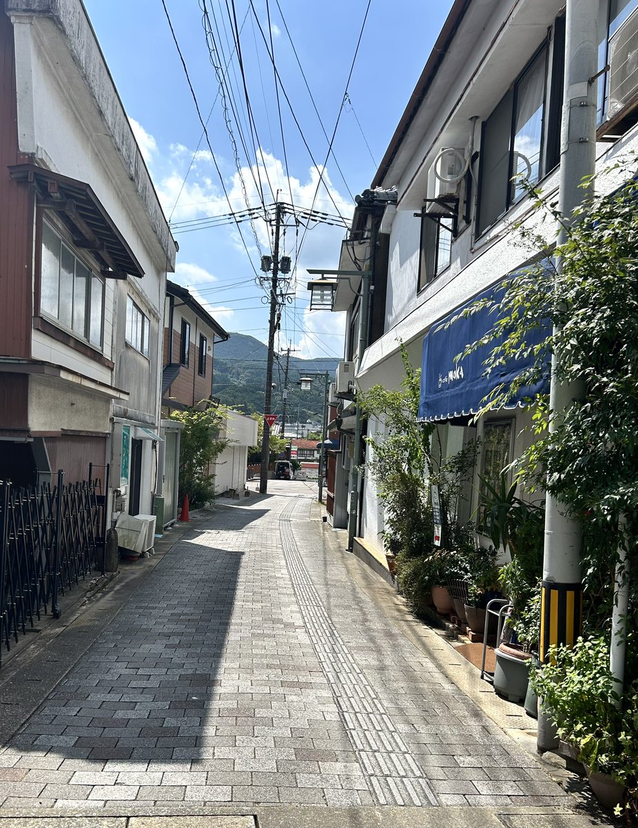 cafemokauresino's tweet photo. cafemokaからおはようございます
9月も最終日
色んなことがあった9月でした
そしてあんなに暑かった夏が秋にちゃんと変わって行った9月でしたね✨
今日は朝からお天気いいですね
朝の最低気温は16.9度
昼間の最高気温の予報は29度の嬉野です　一日中晴れが続くと思われます
良いことありますよーに(^^) https://t.co/PT25jdHAHi