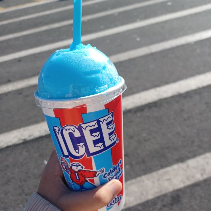 mariibarrw's tweet photo. istg I’d marry a slurpee or a blue ice if I could 

this is the best thing EVER https://t.co/PmcGjZ8WS0
