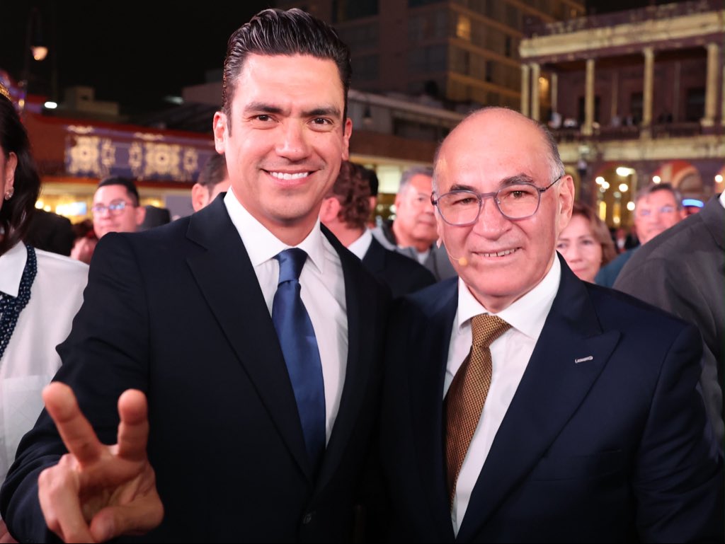 AccionNacional's tweet photo. ¡Los resultados hablan por sí solos! 🇲🇽

Felicitamos al alcalde @EF_Galindo por su Segundo Informe de Gobierno, un ejercicio para compartir con las familias potosinas el trabajo y los resultados alcanzados durante su administración.

Que sigan el compromiso, la cercanía y el trabajo por San Luis Potosí. 👏🏼