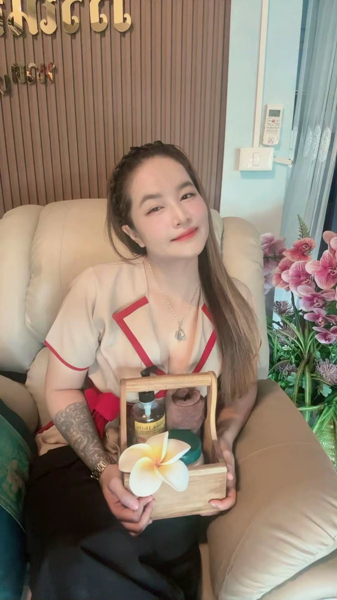 Wannipa1718's tweet photo. 🌿 ร้านนวดวรรณิการ์  นวดเพื่อสุขภาพ 🌿
เหนื่อยจากงาน ปวดเมื่อยจากการใช้ชีวิตประจำวัน แวะมาผ่อนคลายกับเราได้เลยค่ะ 💆‍♀️✨
💆‍♀️ นวดเพื่อสุขภาพ
🌸 นวดผ่อนคลาย คลายความตึงเมื่อย
🌿 บรรยากาศสบาย ๆ เป็นกันเอง
❤️ ใส่ใจทุกการบริการ เพื่อให้คุณ
0917798752
🆔pem0917798752 https://t.co/NFmRQJyopZ