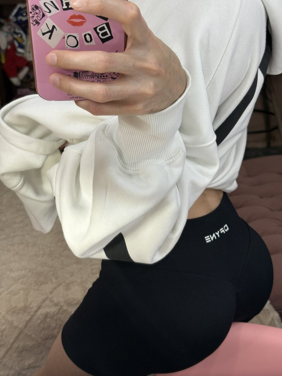 duraznitoparati's tweet photo. ¿Les gusta mi short? 🖤 https://t.co/Dwty52hLBm