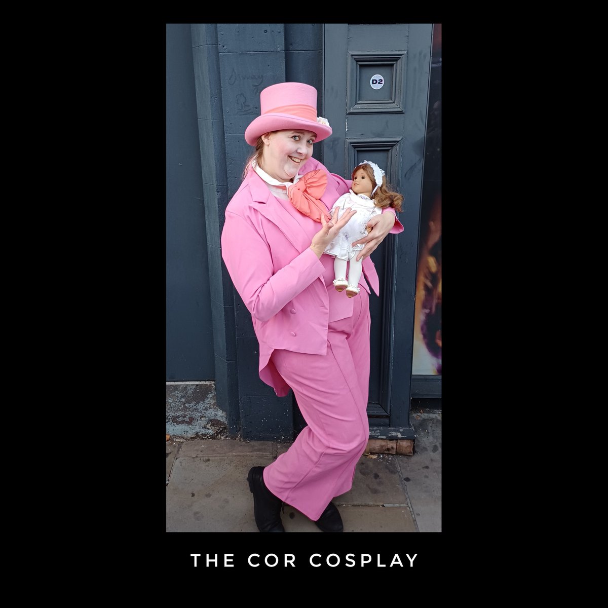 DonnaSluggett's tweet photo. My heart is so full, yet I am so sad the Poets of the Fall tour has now come to its end. First up was Nottingham with #UKRC fam. I cosplayed a character from their most famous video, #carnivalofrust
We met "Captain" after the show too.
#poetsofthefall #echoesofthecarnival https://t.co/1AeHPMhxXe