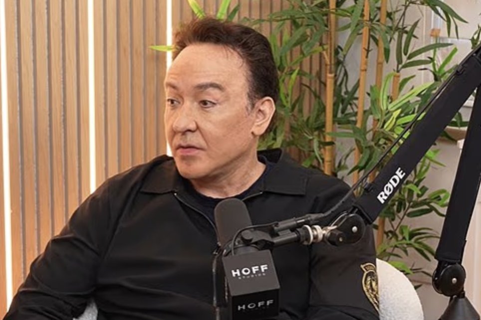 roddreher's tweet photo. What has John Cusack done to his face?! Oh my fellow Gen Xers, let's not do this. Age gracefully, age disgracefully, whatever -- but don't do this Barry Manilow crap. #RealLloydDobler https://t.co/bVNIwh88bE