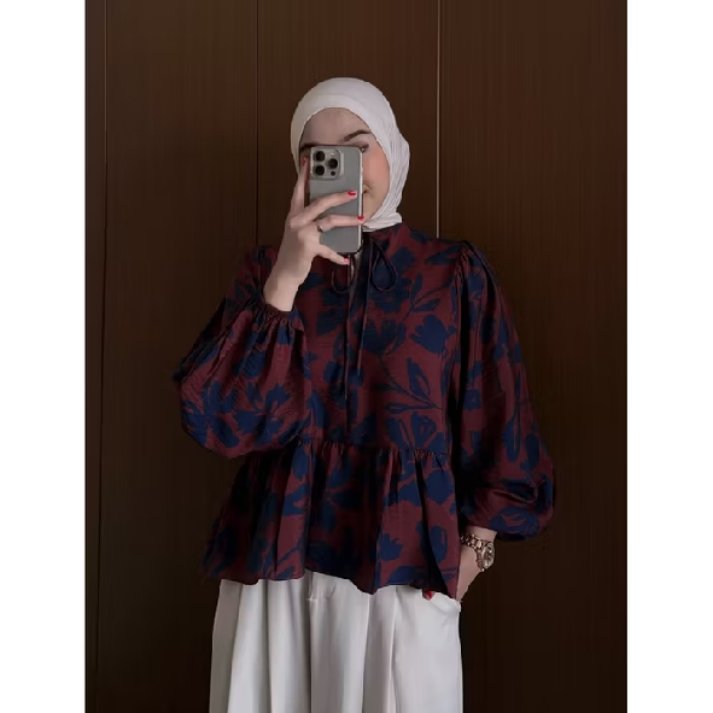 sunflow2_'s tweet photo. simple tapi tetep keliatan manis. blouse kayak gini emang gampang banget dipaduin💕 https://t.co/PITH1Qj2zm