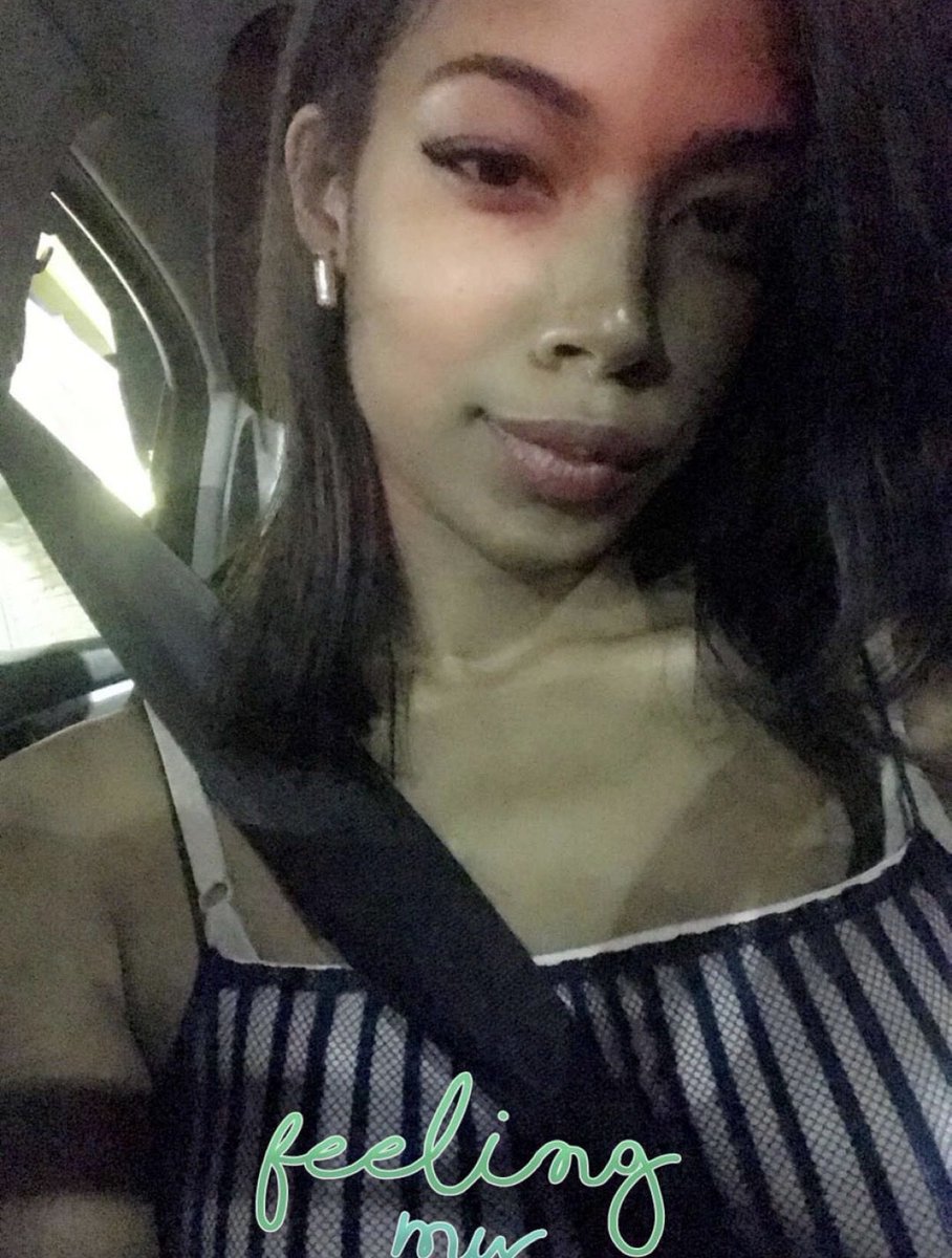 ToriJX_'s tweet photo. Looking at my FB memories on this night … 8 years ago… one late night after a wedding reception… Couldn’t go home home without sitting in McDonald’s drive thru for some Mighty Wings #BringemBack 😂😂 https://t.co/Mpyo47484b