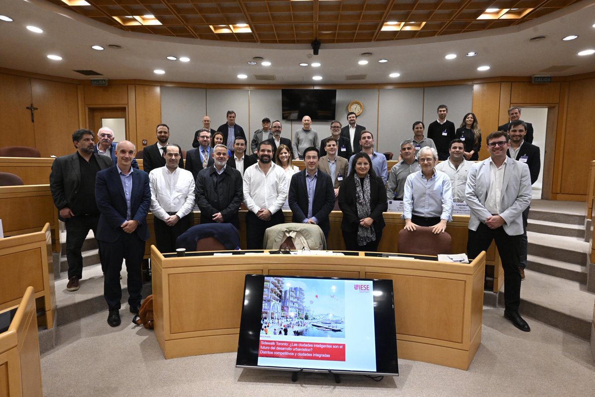 Nardini_Leo's tweet photo. En el marco del programa internacional IAE–IESE Cities in Motion, durante el encuentro “Ciudades y Ecosistemas para el Bien Común 2026–2030”, presentamos la experiencia de Malvinas y el plan que tenemos para Distrito Malvinas, lo que será la nueva ciudad Malvinas, como caso vivo del programa Distritos Competitivos y Ciudades Integradas.
