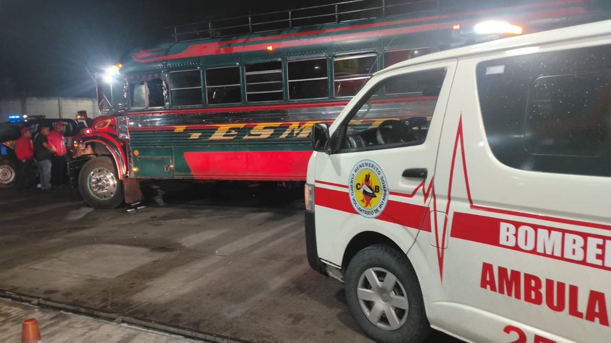 StarNewsNoti's tweet photo. #URGENTE: Un ataque armado se registró dentro de un bus extraurbano en el kilómetro 22 de la ruta al Pacífico, con el sado de al menos 6 personas fallecidas y 10 heridas por proyectiles de arma de fuego.

#StarNews
#InformaciónImprescindible https://t.co/g0oSMMLdxX
