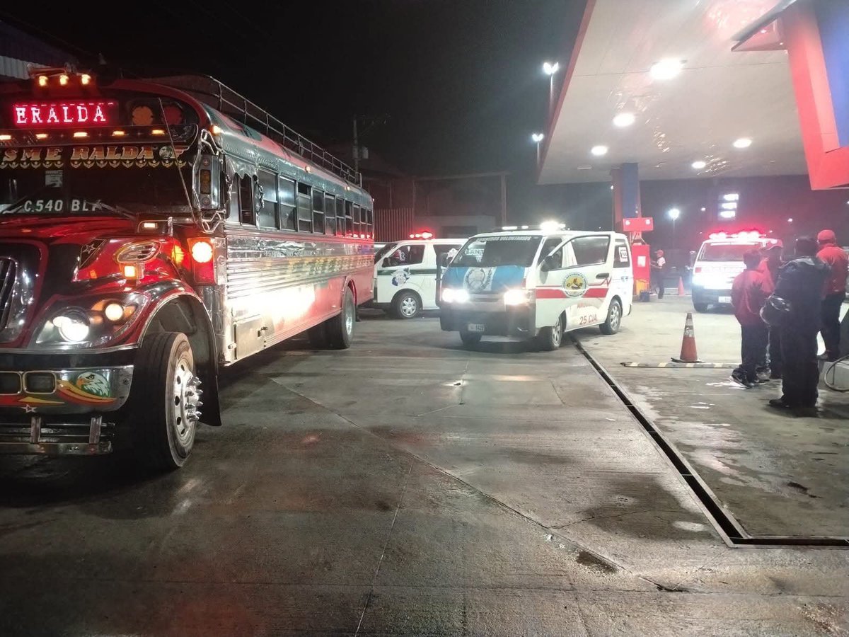 StarNewsNoti's tweet photo. #URGENTE: Un ataque armado se registró dentro de un bus extraurbano en el kilómetro 22 de la ruta al Pacífico, con el sado de al menos 6 personas fallecidas y 10 heridas por proyectiles de arma de fuego.

#StarNews
#InformaciónImprescindible https://t.co/g0oSMMLdxX