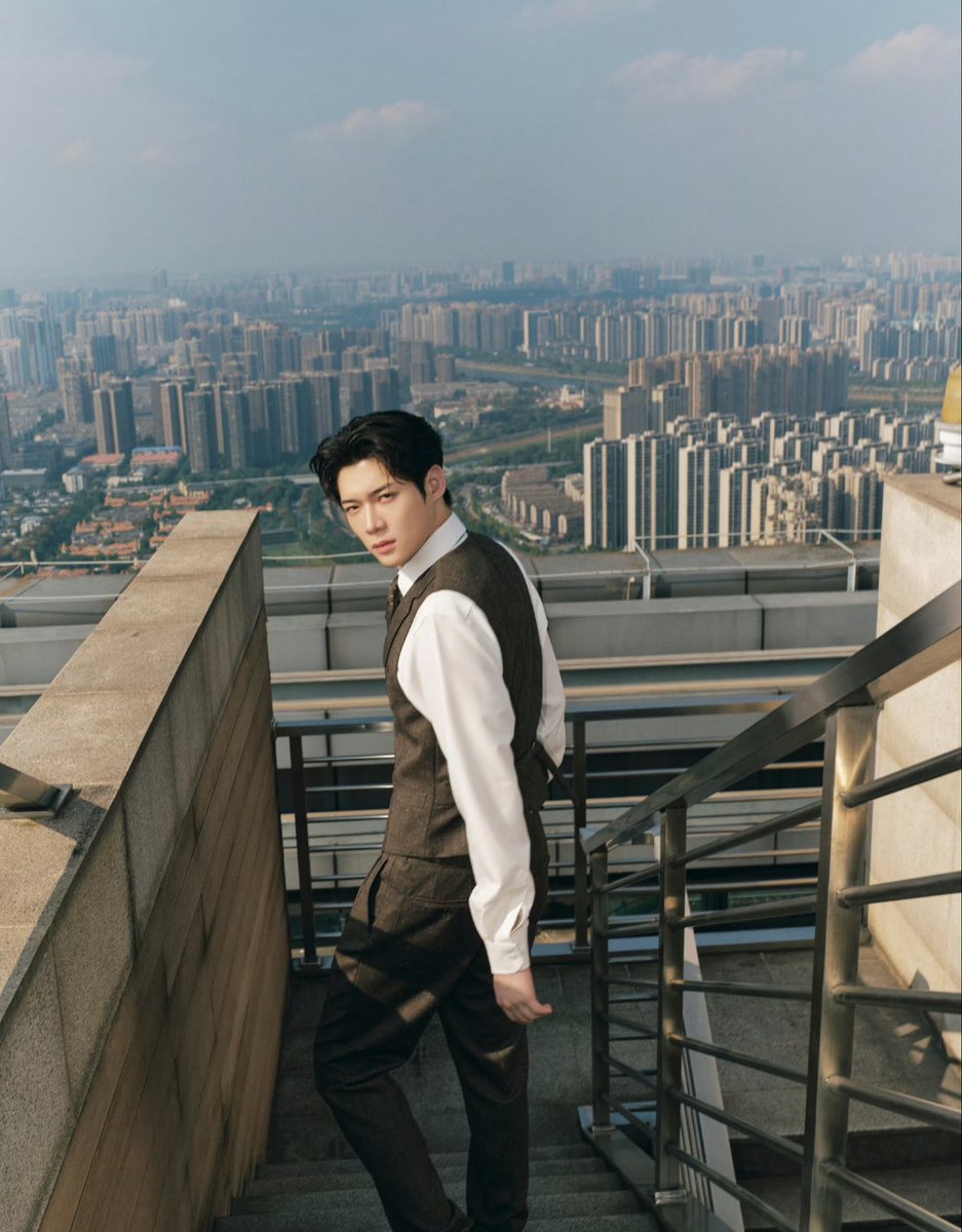 LuckySik518's tweet photo. Waiting for his moment in Paris

I’m eagerly looking forward to Kim Yunsik’s wonderful moment at Paris Fashion Week. Hope everything goes smoothly for him 🩵

#KIMYOONSIKPFWSS27
#YOONSIKINPARIS https://t.co/1dsYgnIpOr