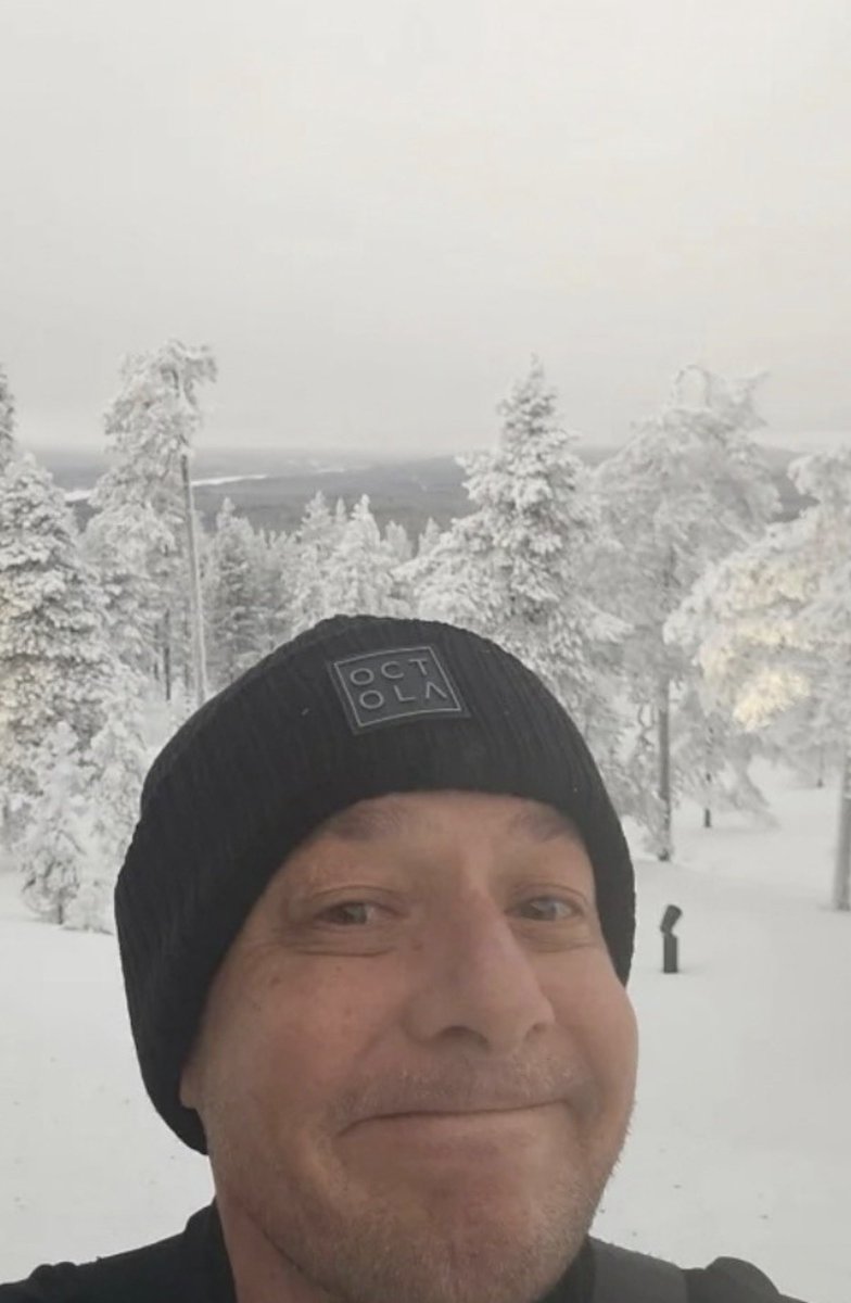 lucaspavanato's tweet photo. Fotos do nosso querido Lulinha curtindo sua viagem na Finlândia de R$1.8 milhão, paga por quem?

Pela sua amiga lobista Roberta. De onde ela tirou tanto dinheiro assim? https://t.co/fdYPsZ78L6