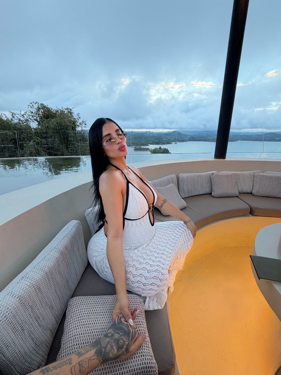 MontFernnd93951's tweet photo. La que tiene a sus fans y haters pendientes de todo lo que hace 🧏‍♀️
#Karinagarcia https://t.co/tACPsQgA1C