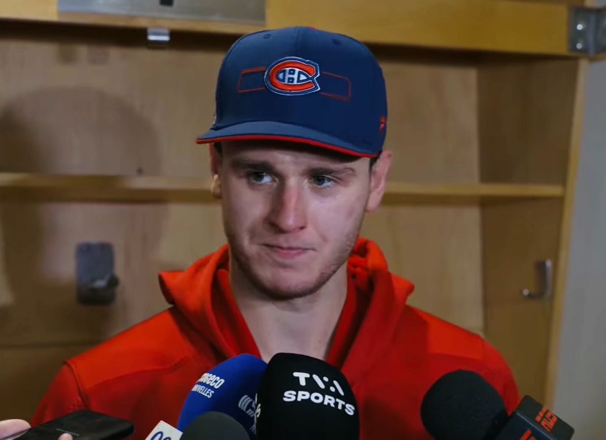 HabsOnReddit's tweet photo. Reporter: “Can you talk about Alex Carrier, what he’s bringing to this team?”

Jakub Dobes: “I love my D-corps. I love every single one of them. They’re amazing, every single one of them…I don’t wanna bring up just one guy. Everybody played really well today.” https://t.co/4hgvmUSyFU
