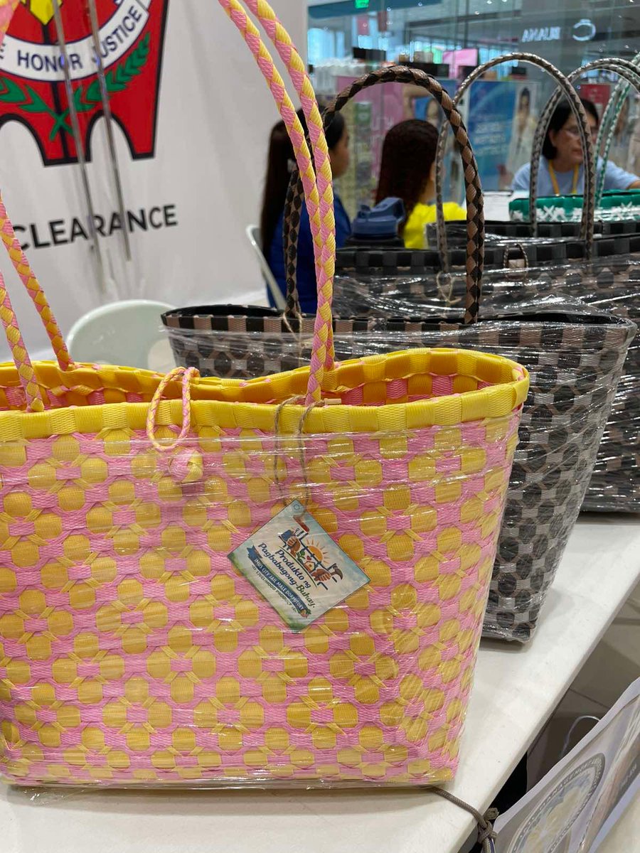 CityMallPh's tweet photo. Great products, big hearts, and proudly homegrown🎊🛍️🇵🇭 Come visit the DTI Trade Fair at CityMall Anabu Imus😄

#CityMallPH #DTITradeFair #ImusCavite https://t.co/78ndBogLwN