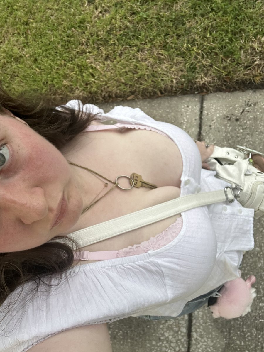 rayne_stormm's tweet photo. who wants to send me money for clothes, i looked cute today but this is my sisters shirt and someone threw away my skirt #cutie #dono #cashapp

 https://t.co/UKV8yvYelC https://t.co/MlRogUrji0