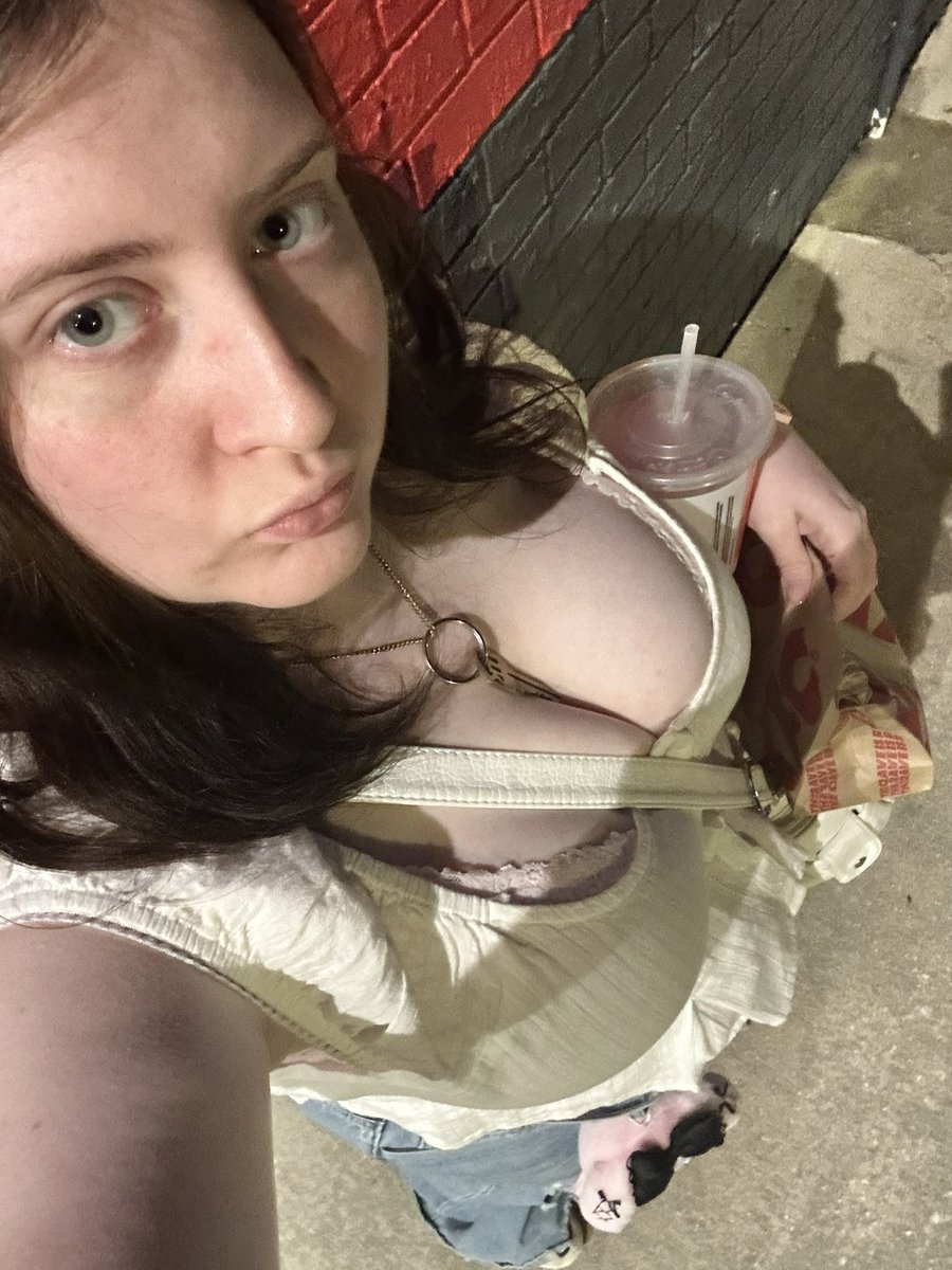 rayne_stormm's tweet photo. who wants to send me money for clothes, i looked cute today but this is my sisters shirt and someone threw away my skirt #cutie #dono #cashapp

 https://t.co/UKV8yvYelC https://t.co/MlRogUrji0