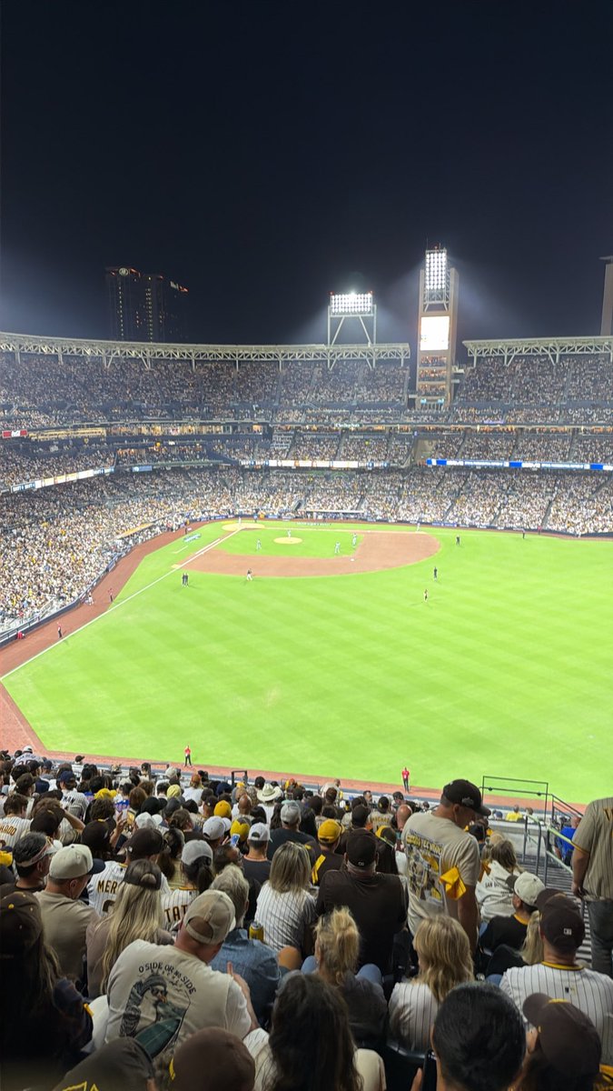 brendendoug's tweet photo. @MLB @budweiserusa #LeadoffBud TATIS HOMER! https://t.co/E5p14Q60jz