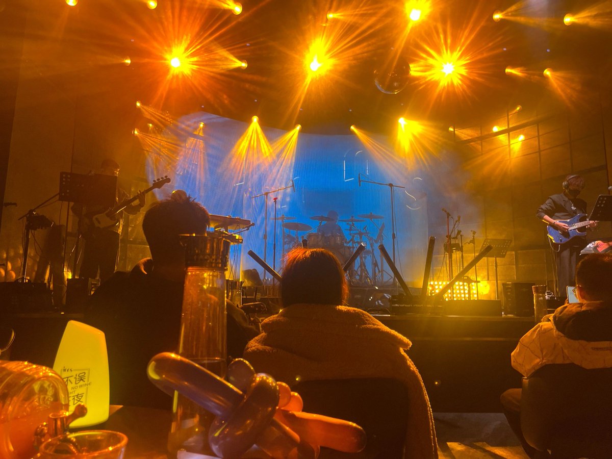 DomenicTenfzv's tweet photo. Just left the indie concert downtown — still buzzing from that raw guitar solo and the crowd singing along to every lyric. Best night of the week! https://t.co/a9Y5DhYVi1