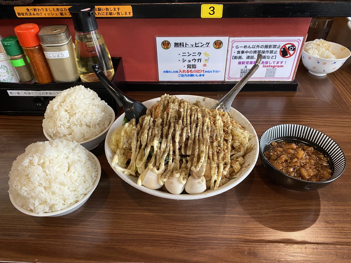 hitomishiripien's tweet photo. 元祖スタミナ満点らーめん鬼
うえちゃん店
・汁なし ぬる
・麺大盛
・アブラまさお(うずら5個)
・���イス×2
…色々ありがとうございました!
…delicious!! https://t.co/ZhVW1hqG6M