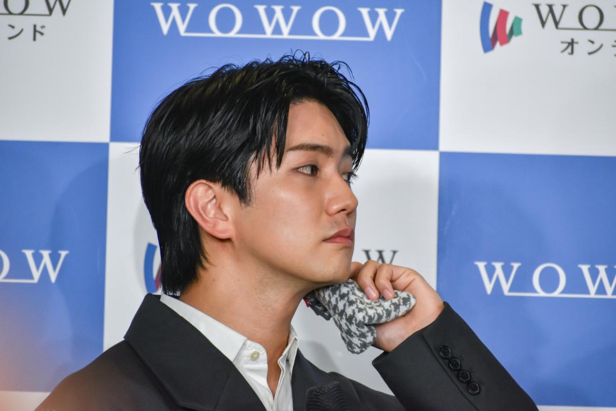 crank_in_net's tweet photo. 「徹底的に考え抜くことが最低限で最大限の愛とリスペクト」と、仕事観を明かした正門良規。

汗をぬぐう姿までかっこよさを見せる✨
https://t.co/26x6t1vsCC

#正門良規  #MR医薬情報担当者 https://t.co/nsyXn96JQe