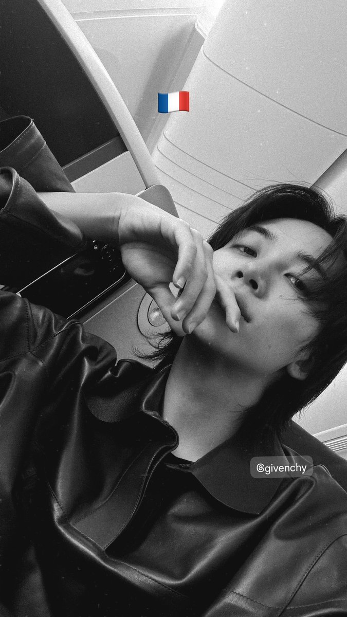 updatingsvt's tweet photo. [INSTAGRAM STORY] 260930 JEONGHAN

😇: 🇫🇷
@.givenchy

#JEONGHAN #정한 https://t.co/rzjQJ2691B