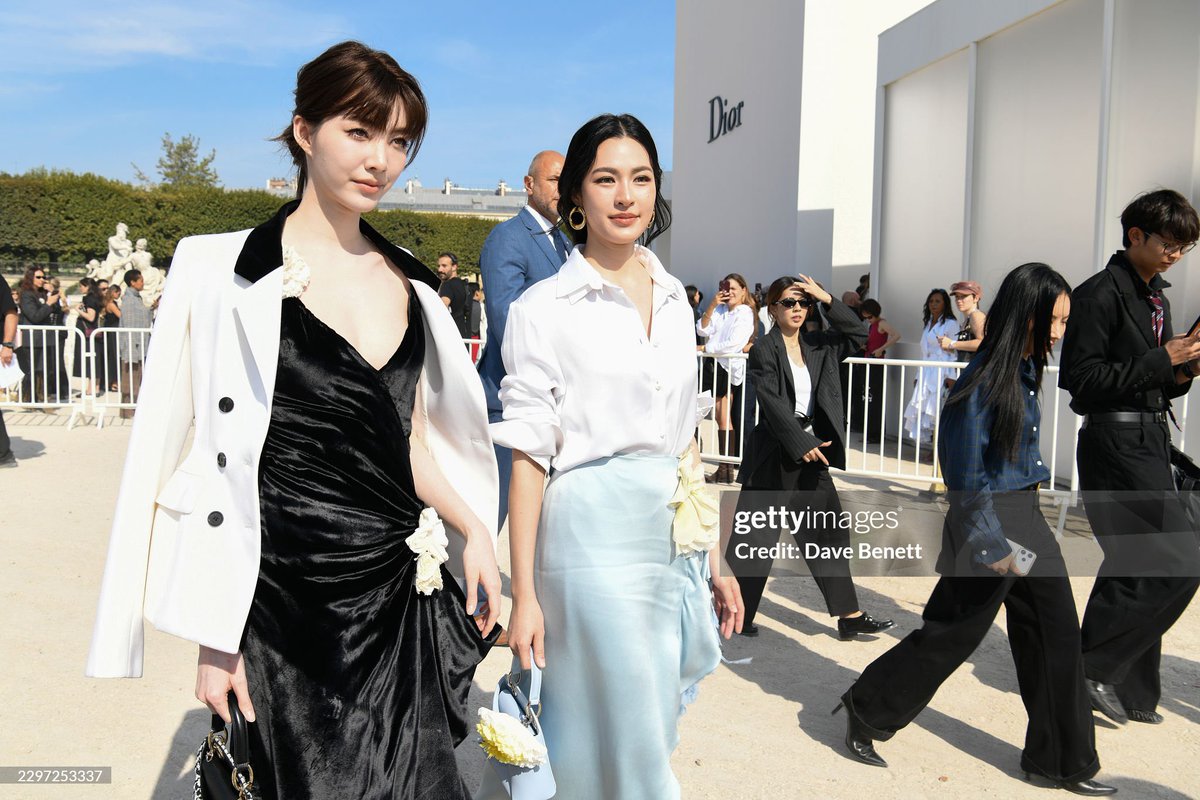 OUIYULK's tweet photo. จาก gettyimages ค่ะ

LINGORM BA DIOR AT PFW
#DiorSummer27xLingOrm
#LinglingKwong #OrmKornnaphat
#DiorSummer27 #PFW https://t.co/Nfnw0sl6SF