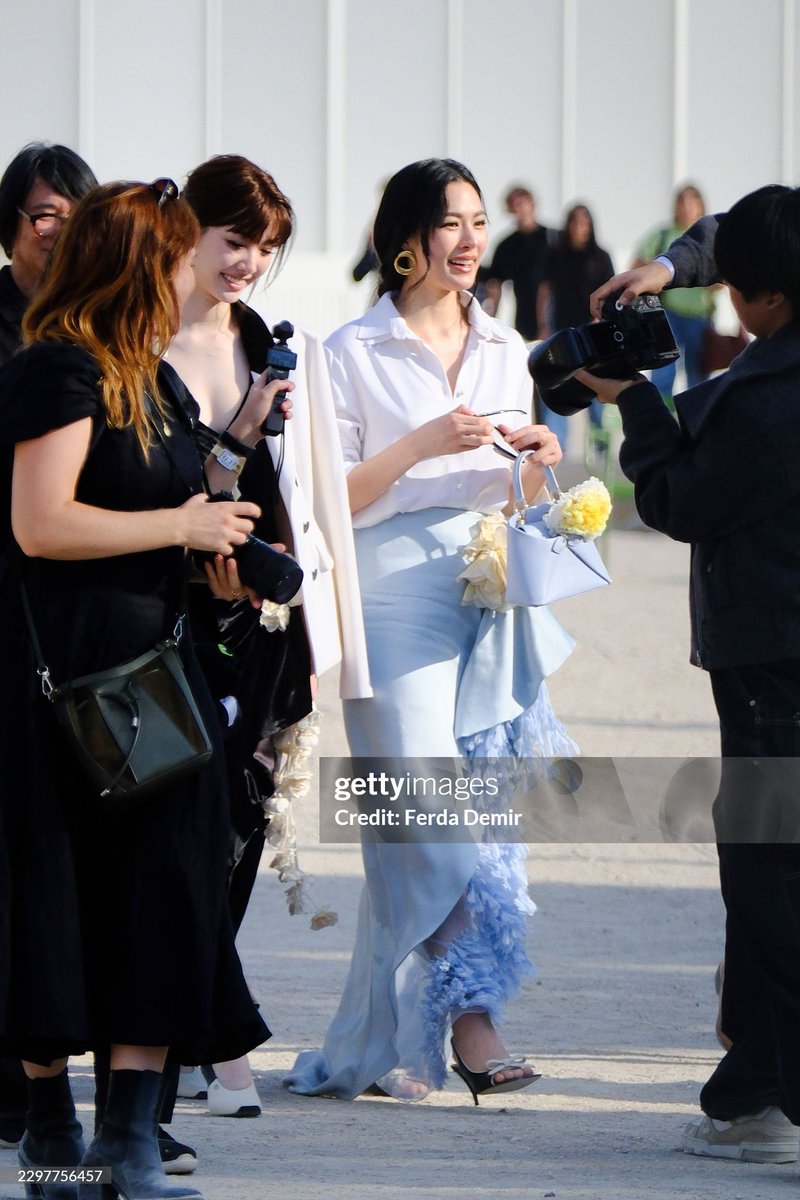 OUIYULK's tweet photo. จาก gettyimages ค่ะ

LINGORM BA DIOR AT PFW
#DiorSummer27xLingOrm
#LinglingKwong #OrmKornnaphat
#DiorSummer27 #PFW https://t.co/Nfnw0sl6SF