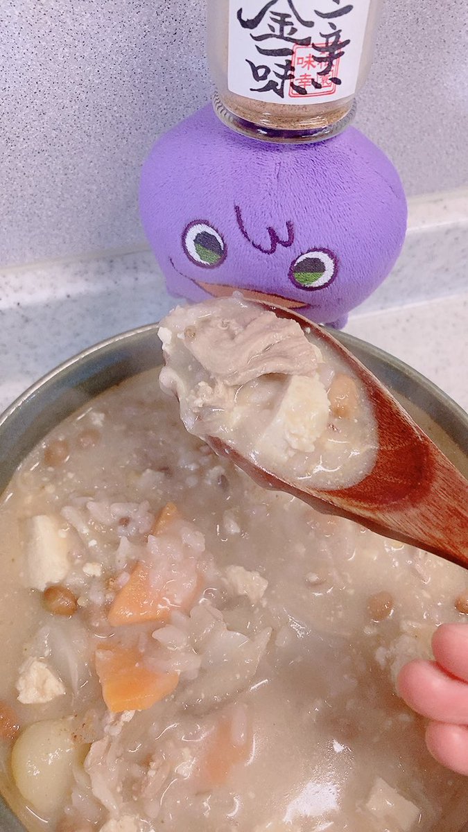 hana_trpg's tweet photo. 大豆入り豚汁十穀おじやだよ、見た目は終わってるけどおい��いからね…
うまいか、とやかげ
一味持ってるの、いいね https://t.co/gRv4KDkgG4