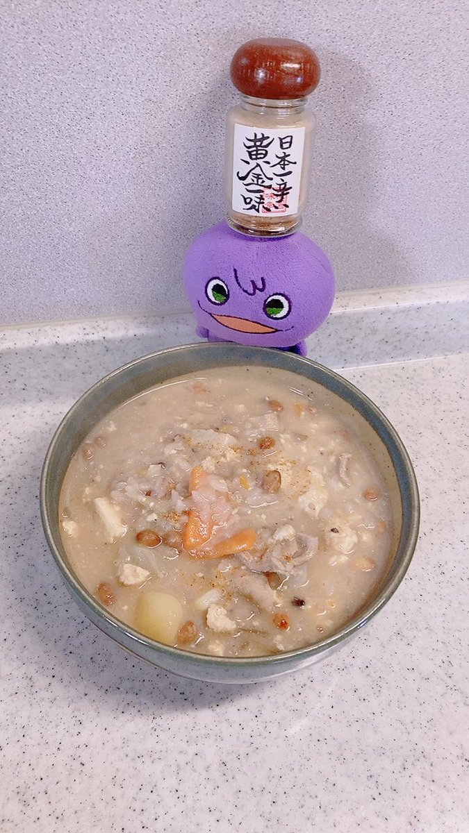 hana_trpg's tweet photo. 大豆入り豚汁十穀おじやだよ、見た目は終わってるけどおい��いからね…
うまいか、とやかげ
一味持ってるの、いいね https://t.co/gRv4KDkgG4