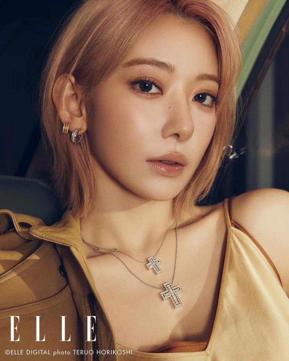 FIMBASE's tweet photo. SAKURA of LE SSERAFIM for DAMIANI on ELLE 🖤

“As a new Friend of the House of Damiani, I'm glad to introduce my favorite jewels from the Maison. Discover them in the article published on Elle Digital” (1/3) 
— 🔗 https://t.co/dw0keLPRMs 

#SAKURA #사쿠라
#LE_SSERAFIM #르세라핌 https://t.co/TdurxW8XEq