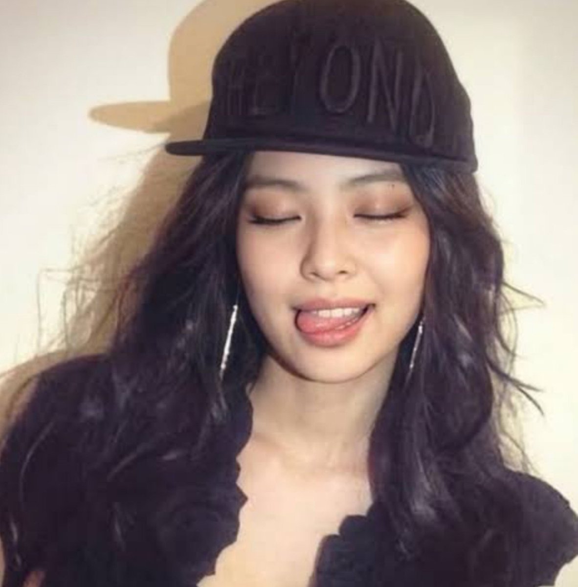 Wonnah3mc's tweet photo. @Rinxyyy32 Jennie be like: Pretty girls don't do drama ... https://t.co/i9dKp6LiZE