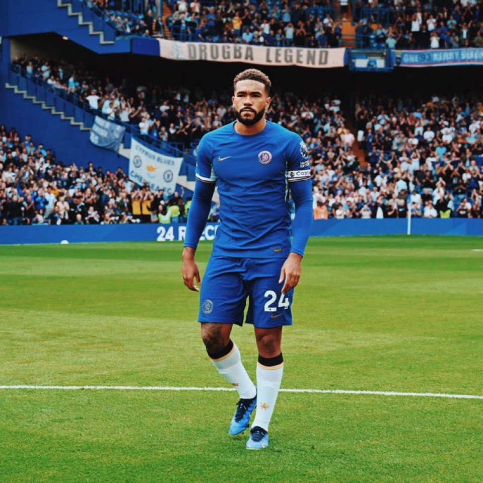TheChelseaHubs's tweet photo. 🚨💣🔵 BREAKING NEWS: Alonso has told senior players the squad is “too nice” when games turn.

Reece James and Emi Martínez have been asked to raise the standard in the dressing room during the break. If the intensity does not change at Cobham, winter recruitment will. 👀 #CFC https://t.co/xm9hmt7VxS