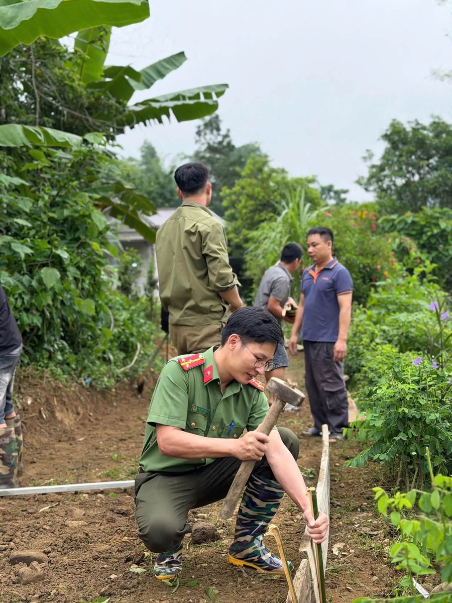 cand_vietnam's tweet photo. Sống mãi trong lòng nhân dân 💚 https://t.co/fmupC4pruf