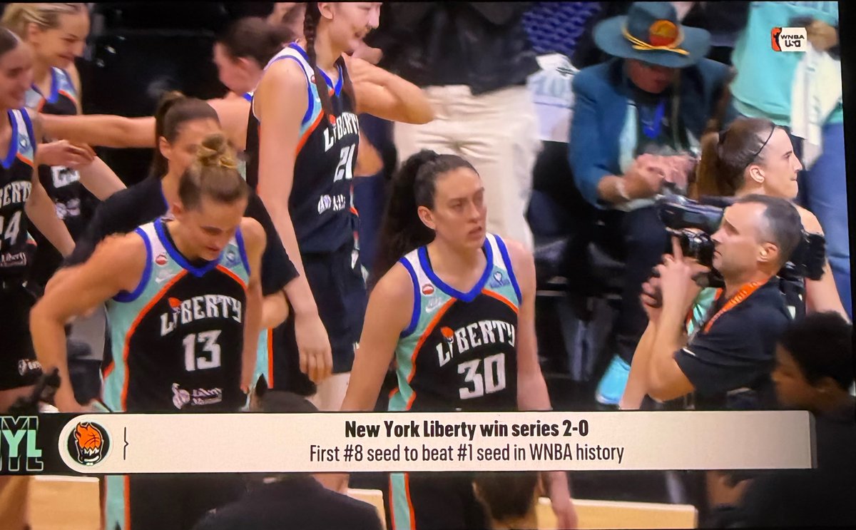 lexiescarina's tweet photo. knocking out the 1st seed as an 8th seed is a new york women’s sports thing https://t.co/uHGHWhAHux