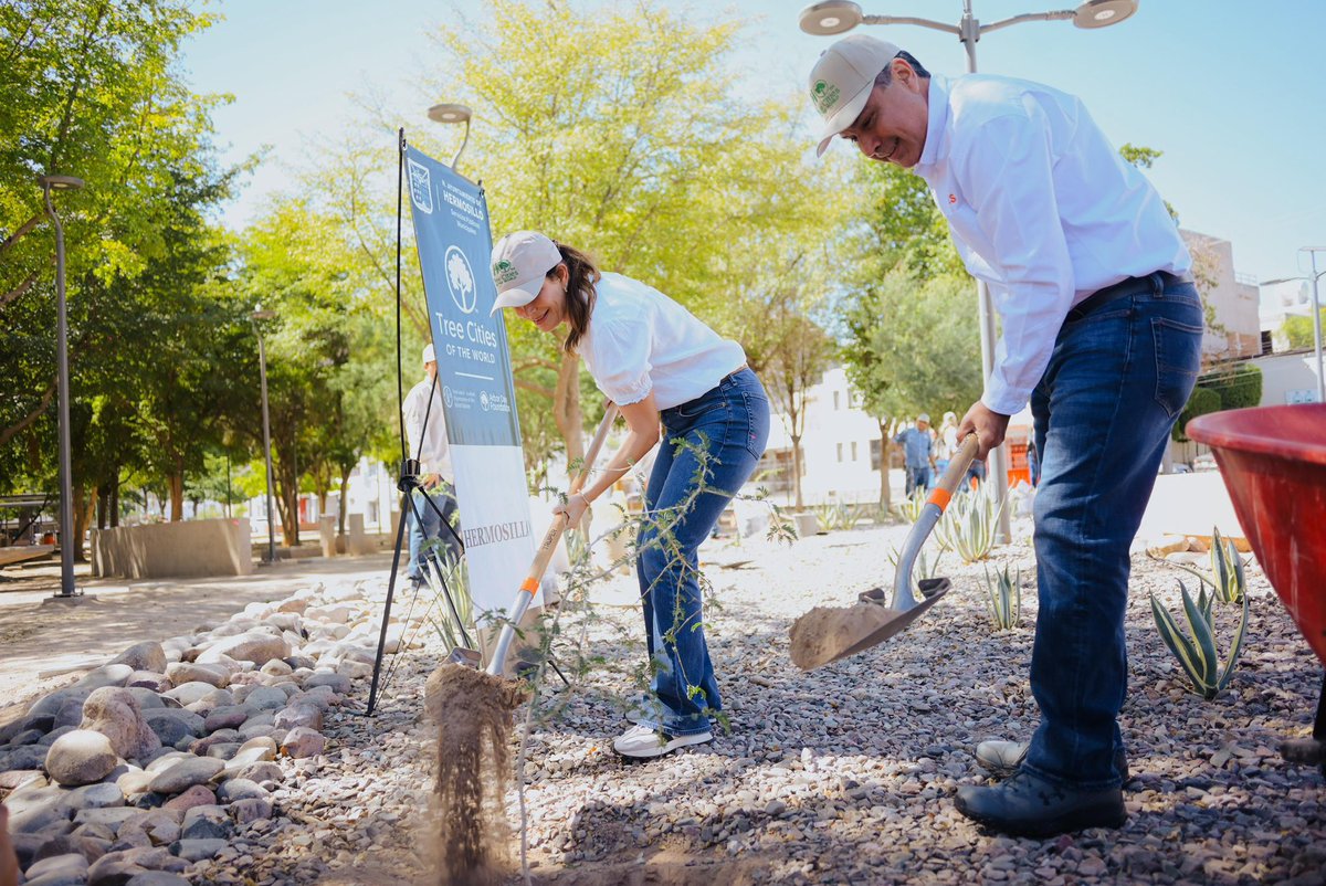 tonoastiazaran's tweet photo. ¡Hermosillo vuelve a poner el nombre de México en alto! 🌎☀️

Por segundo año consecutivo, WWF reconoce a nuestra ciudad como ganadora nacional del Desafío de Ciudades. En esta edición participaron más de 380 ciudades de 51 países, y Hermosillo y Medellín fueron las únicas ciudades de Latinoamérica reconocidas. 🙌🏼

Este logro nos motiva a seguir apostando por energías limpias, movilidad eléctrica, más árboles y acciones que cuiden nuestro planeta. 👏🏻🌱⚡

#EnLaHAvanzamosJuntos