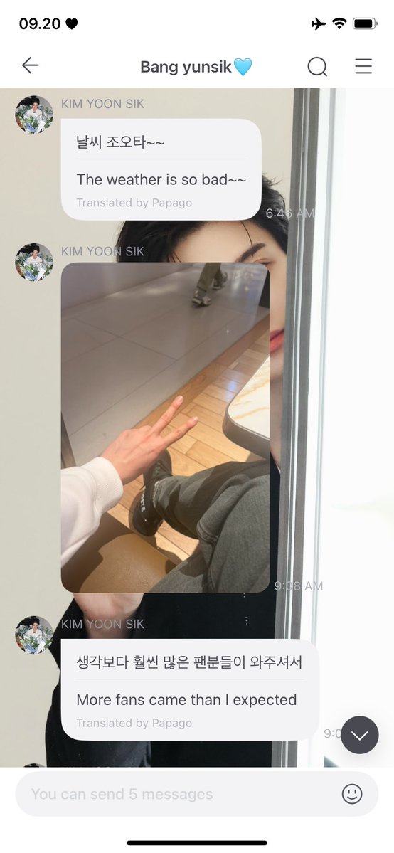 yoonwooverseina's tweet photo. kim yoonsik menjelaskan dia ngambil jalur yang berbeda atas Permintaan tim pengamanan.
Karena takut terjadi hal-hal yang tidak di inginkan. 
Dan yoonsik merasa sedih karena tidak bisa melihat fans yang menunggu dia di bandara.

Ini foto dan outfit yoonsik hari ini yang di ambil yoonsik saat di lounge bandara incheon.

#YOONSIK_SIWOO_PFWSS27
#KIMYOONSIKPFWSS27
#KIMYOONSIK 

YOONSIK SIWOO Pour Toujours

—Bunny🐰