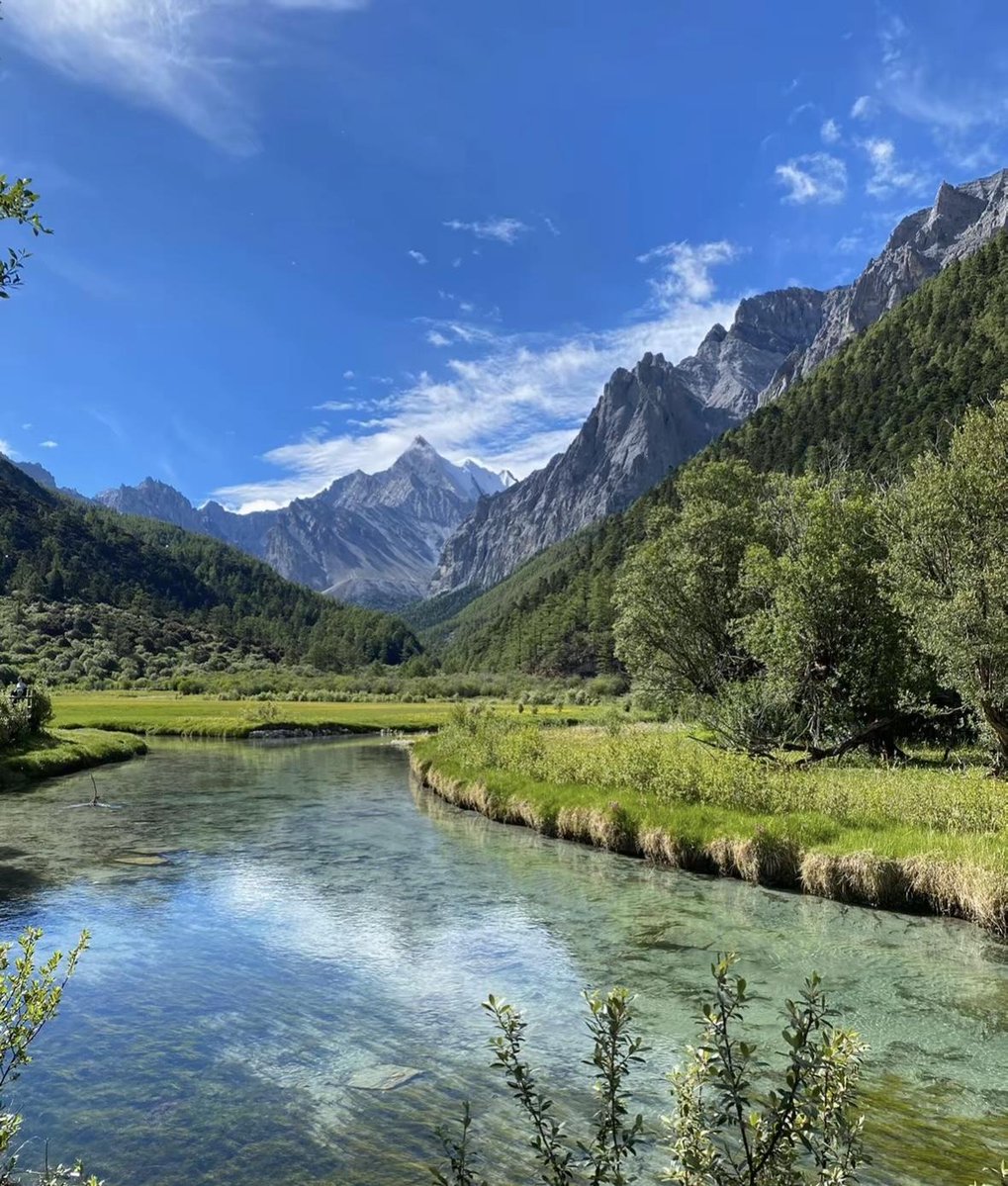 AlishaBlaigo's tweet photo. New to photography Start with the rule of thirds! It’s super easy to master and will make your shots look instantly more balanced and eye-catching. https://t.co/YiLP67zWIR