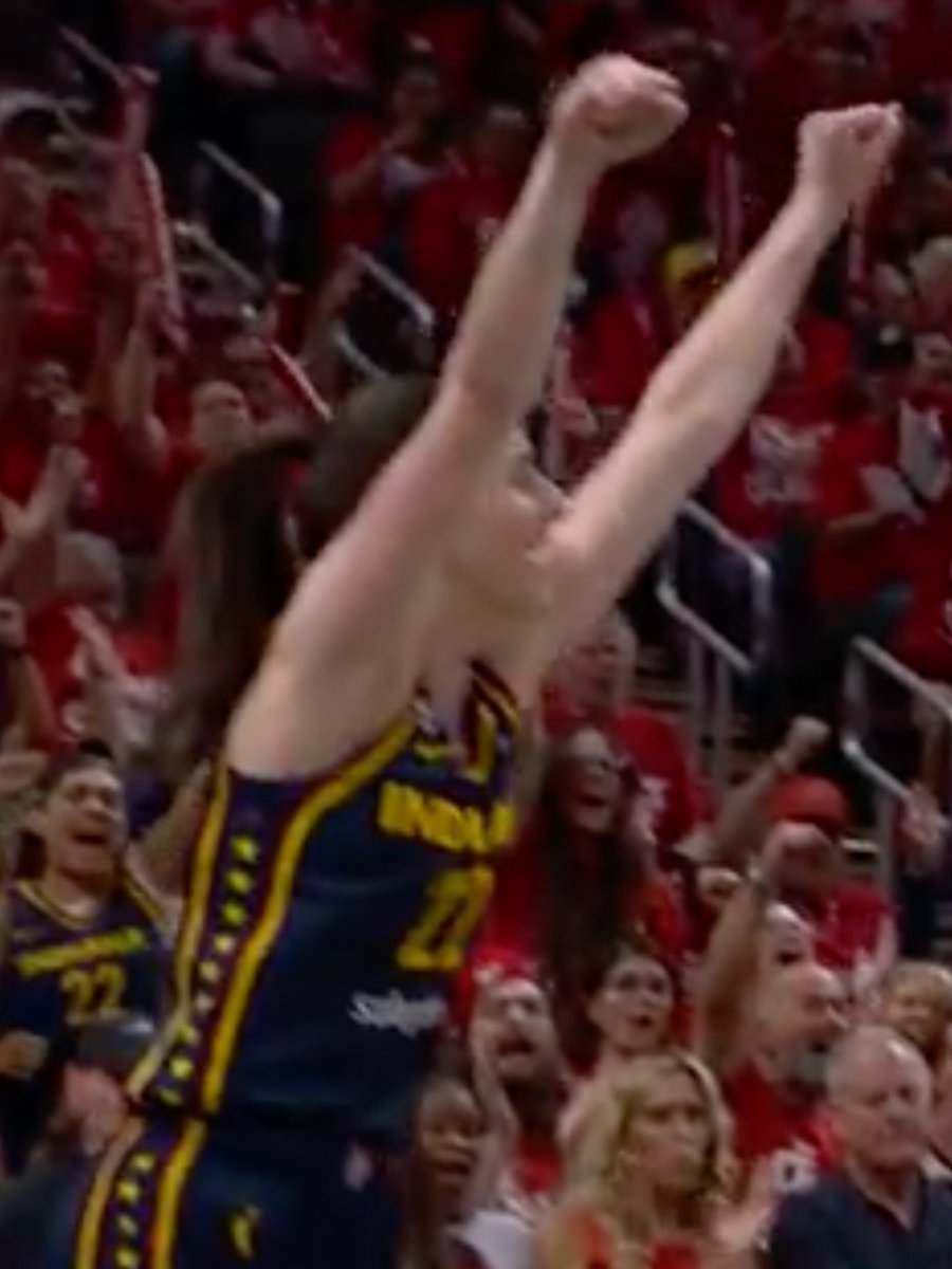 IndianaFever's tweet photo. dubs in the chat 📲 https://t.co/lWgprh4fdH