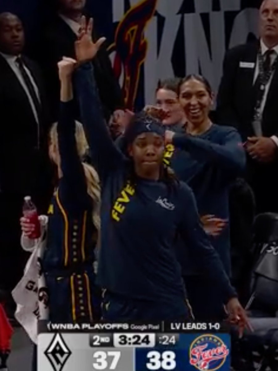 IndianaFever's tweet photo. dubs in the chat 📲 https://t.co/lWgprh4fdH