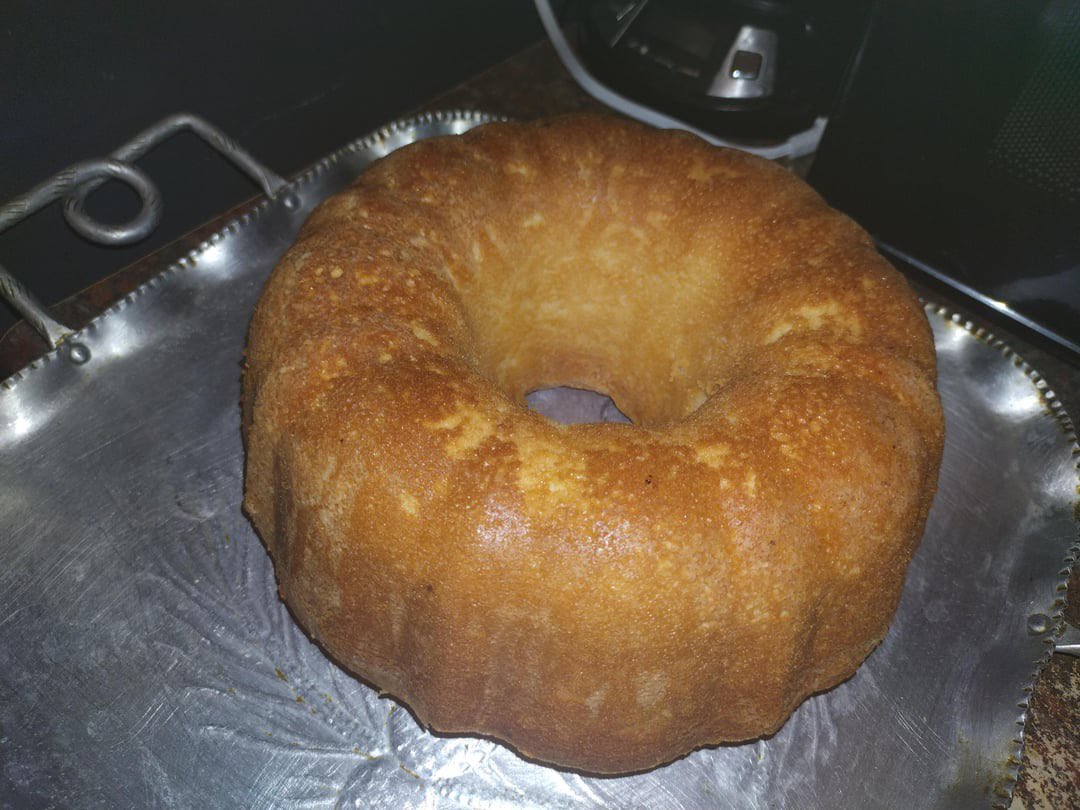 lexiegotcake's tweet photo. Was stressed so I made some pound cake https://t.co/jCs14sJrFm