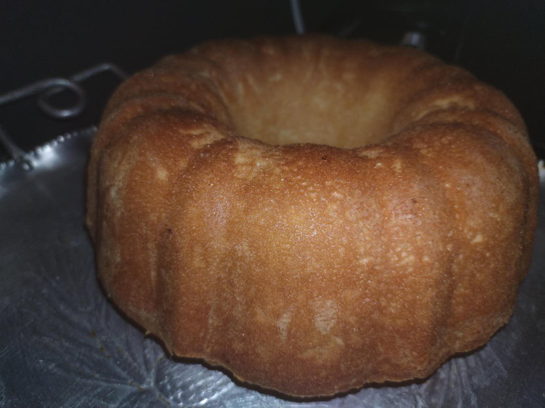 lexiegotcake's tweet photo. Was stressed so I made some pound cake https://t.co/jCs14sJrFm
