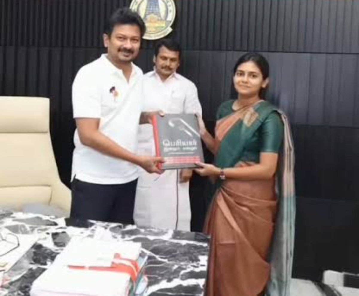 9a_iyyappa16176's tweet photo. ஆக சிறந்த கொத்தடிமைகளின் மண குமுறல்.🤣🤣 ஆனா ஒர்த் இல்லைனு ஒதுக்கிட்டாங்க போல
@Vanitha06119914 உதய் அண்ணாவ டேக் செஞ்சு கேளு.. இல்ல இல்ல... இன்னைக்கு தேதிக்கு ஸ்டாலின் சார டேக் செஞ்சு கேளு.. அவர் ஒரு ஓட்டு மிஸ் ஆக கூடாதுனு பாக்குறவுரு... அதனால அவரையே பாக்கலாம்
#JusticeForVanitha https://t.co/EFLJy151K1